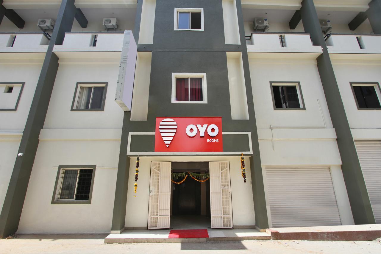 Oyo 9060 Sri Sai Guest Inn Bangalore Exteriör bild