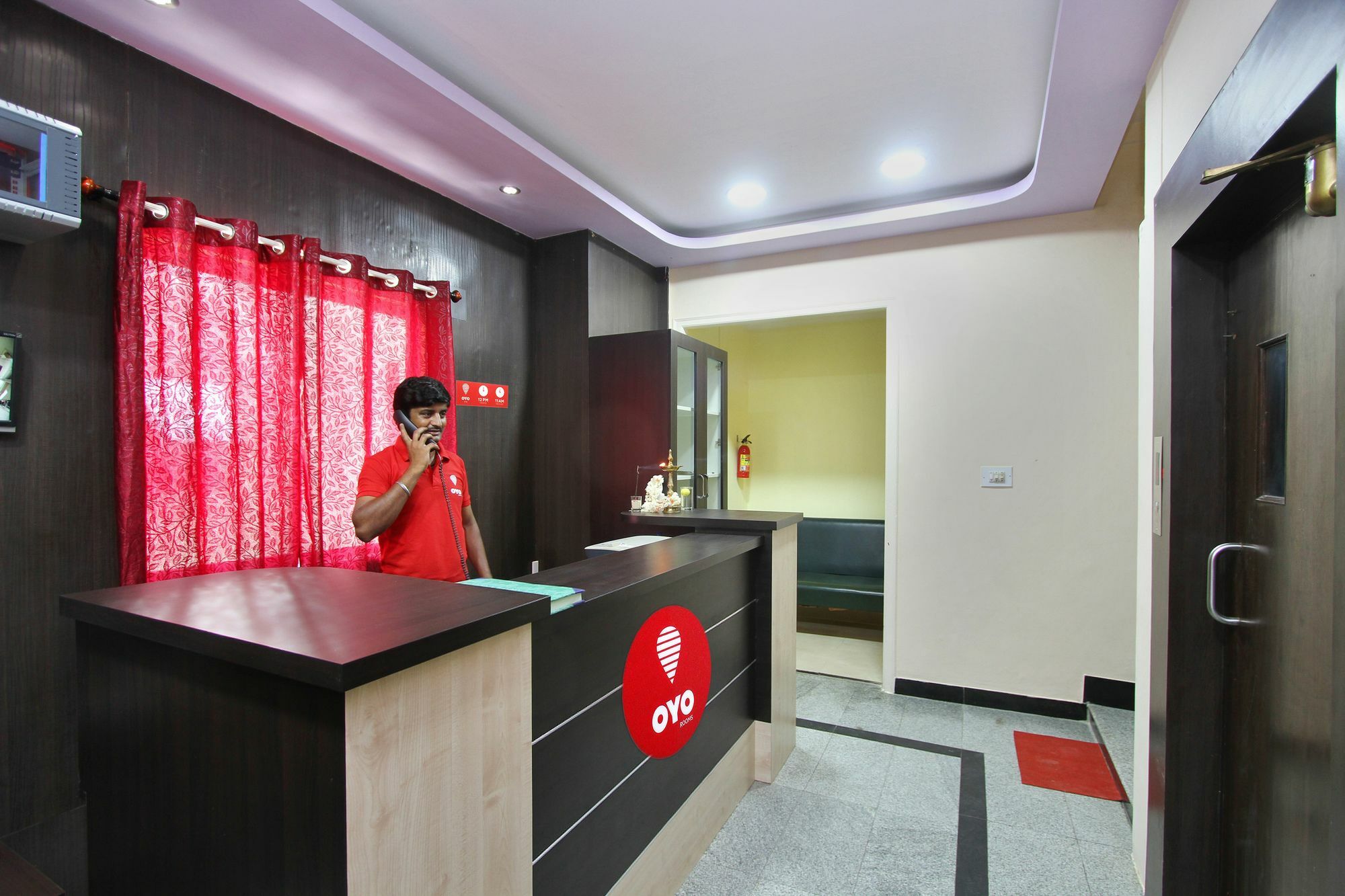 Oyo 9060 Sri Sai Guest Inn Bangalore Exteriör bild