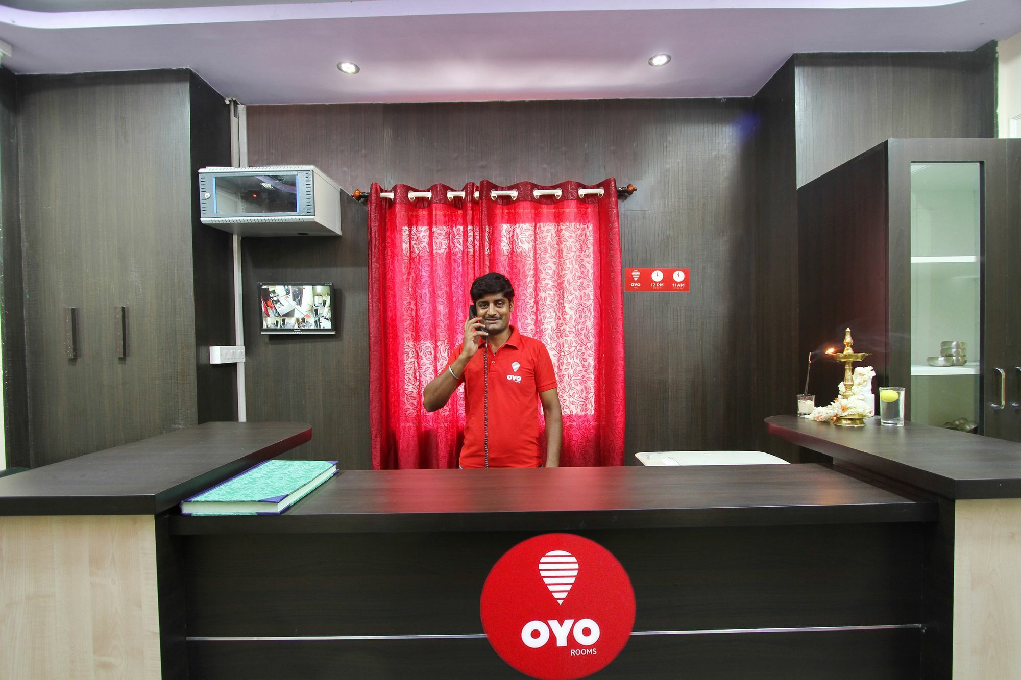 Oyo 9060 Sri Sai Guest Inn Bangalore Exteriör bild