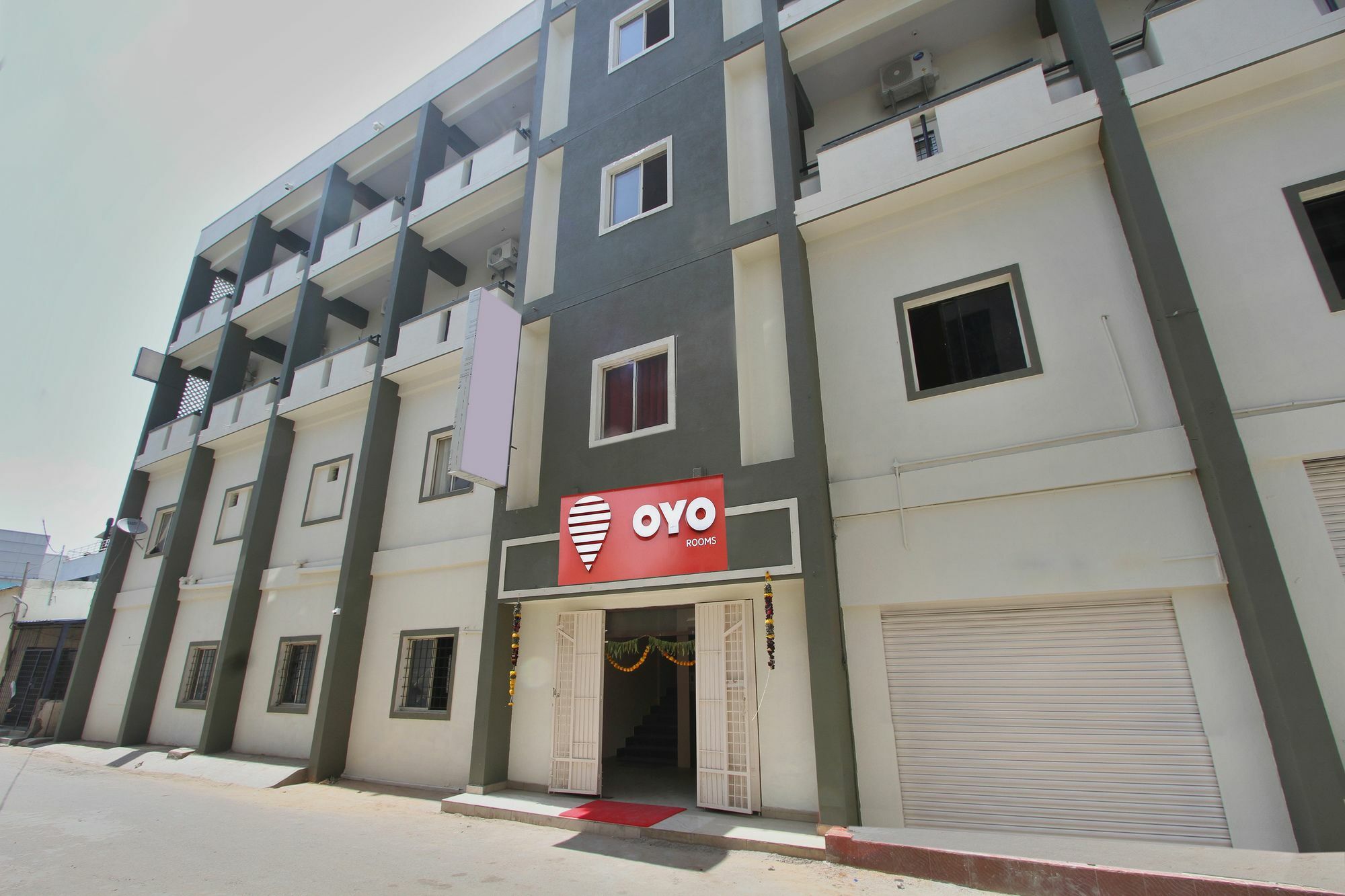 Oyo 9060 Sri Sai Guest Inn Bangalore Exteriör bild